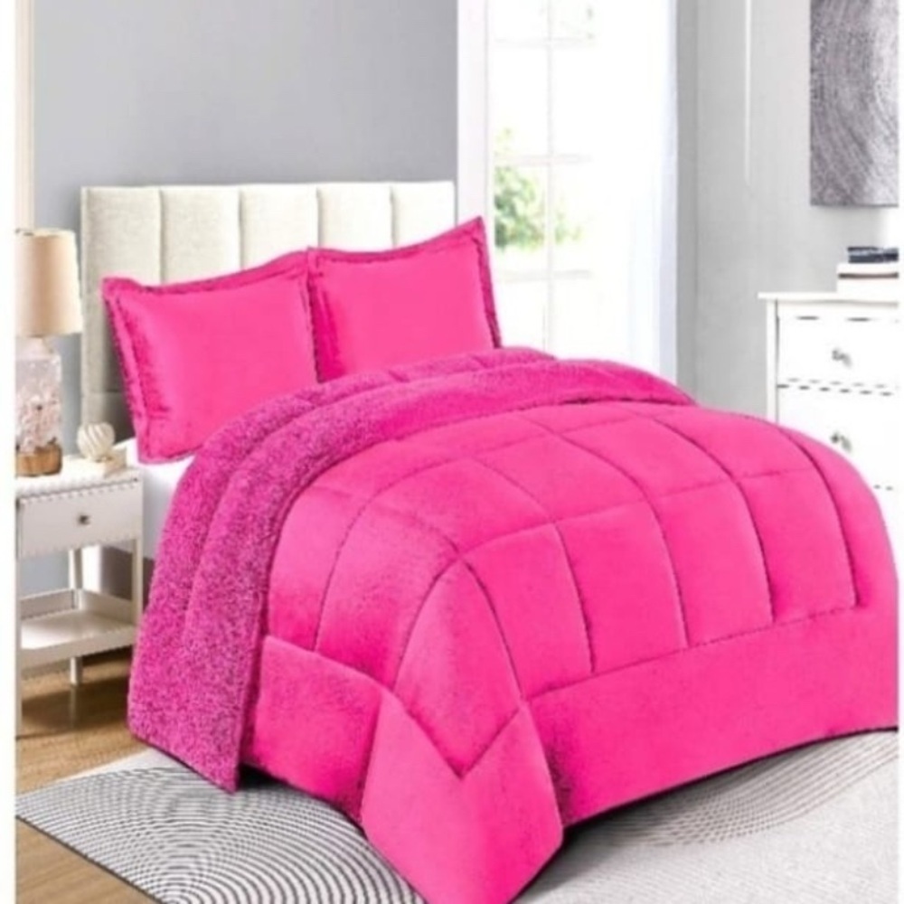 Luxurious Comforter 3 pc Set - Picture 9 of 9